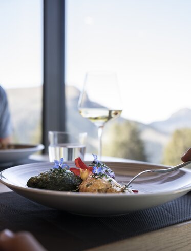 South Tyrolean cuisine dumplings wine lunch | © Alex Filz