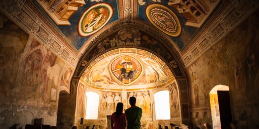Cappella di Sant'Elena Nova Ponente | © StorytellerLabs Affreschi Chiesa di Sant'Elena Nova Ponente | © StorytellerLabs