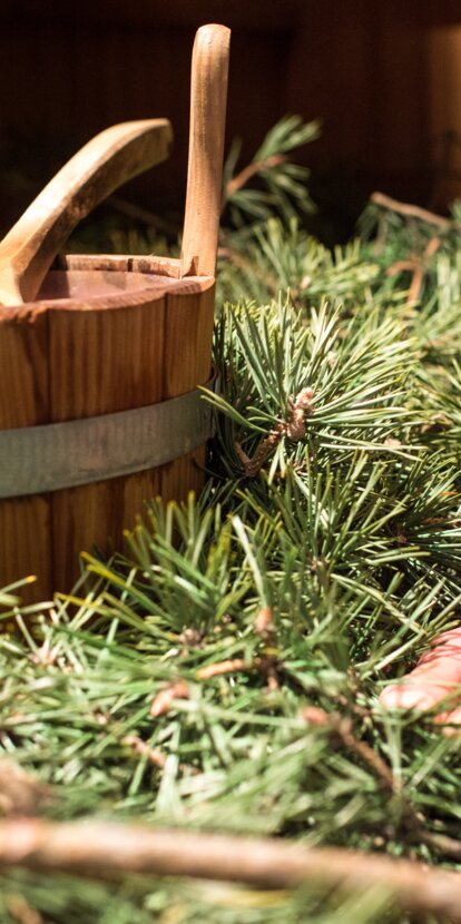 Wellness Hotel Pfösl | © Hotel Pfösl Sauna di pino montano a piedi nudi | © Hotel Pfösl