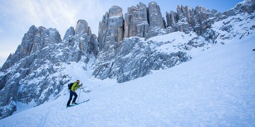 Sci d'alpinismo Dolomiti Val d'Ega Latemar | © Alexandra Näckler Sci alpinisti Neve fresca Torri del Latemar | © Alexandra Näckler
