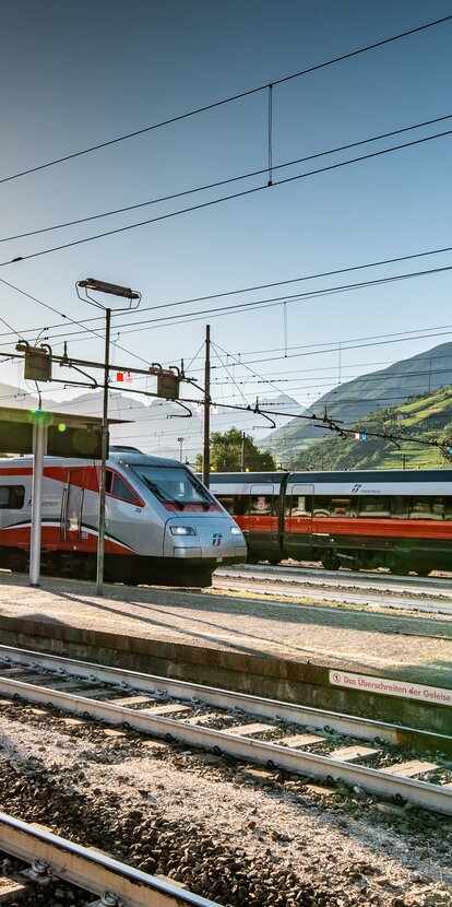 Anreise mit Zug | © IDM Südtirol-STA/Manuela Tessaro Zugbahnhof Bozen - Schnellzug | © IDM Südtirol-STA/Manuela Tessaro