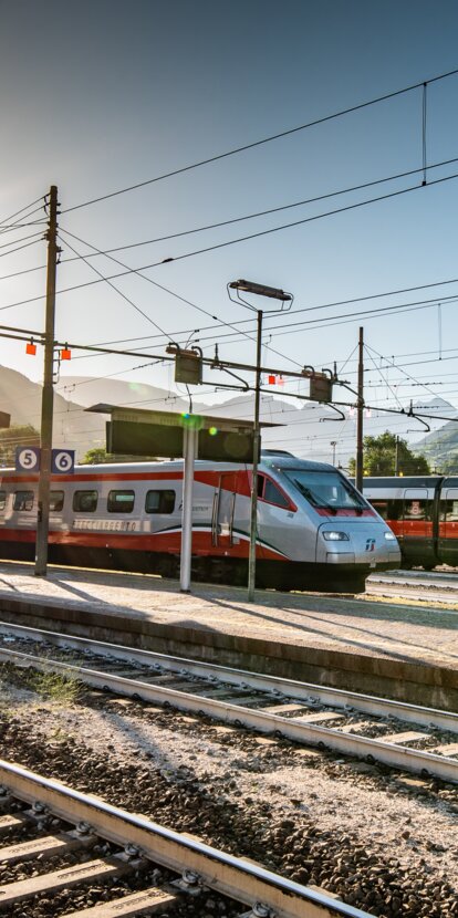 Anreise mit Zug | © IDM Südtirol-STA/Manuela Tessaro Zugbahnhof Bozen - Schnellzug | © IDM Südtirol-STA/Manuela Tessaro