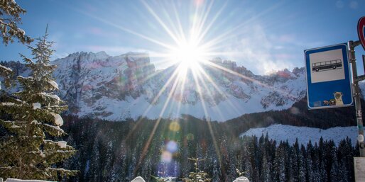 Bushaltestelle Karer See | © Alexandra Näckler Bushaltestelle Karer See - Winter | © Alexandra Näckler