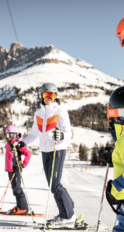 Familienskigebiet Carezza Dolomites | © IDM Südtirol/Alex Filz Familien auf Skipiste in Carezza | © IDM Südtirol/Alex Filz