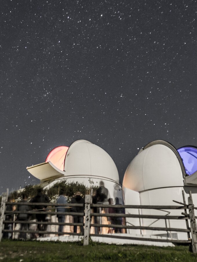 Sternwarte und Sonnenobservatorium Gummer | © David Gruber Sternwarte und Sonnenobservatorium bei Nacht | © David Gruber