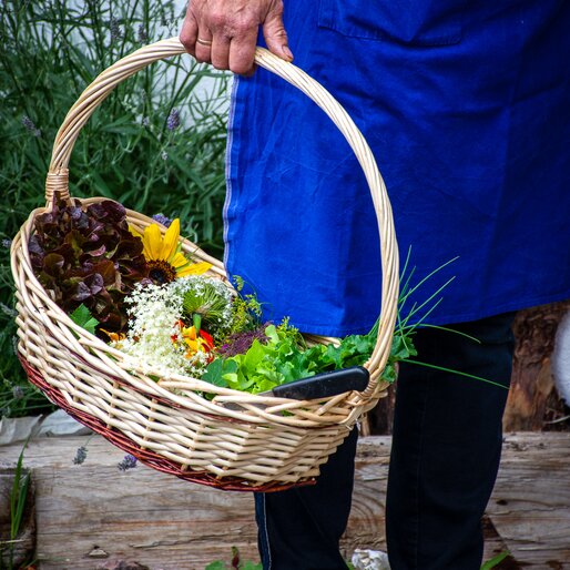 Farm Kronlechnerhof | © Alexandra Näckler Basket regional products | © Alexandra Näckler
