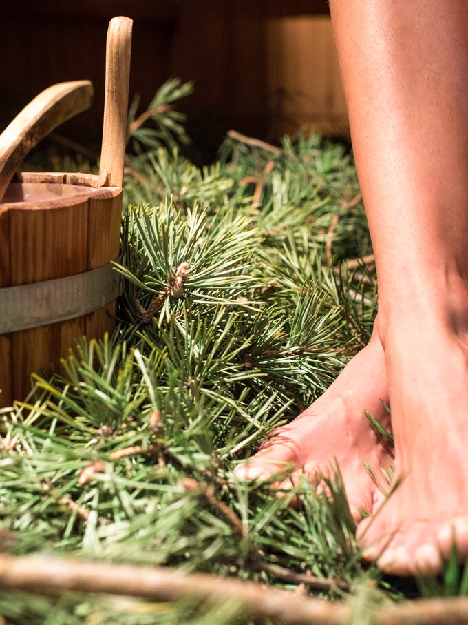 Wellness Hotel Pfösl | © Hotel Pfösl Barefoot Mountain Pine Sauna | © Hotel Pfösl