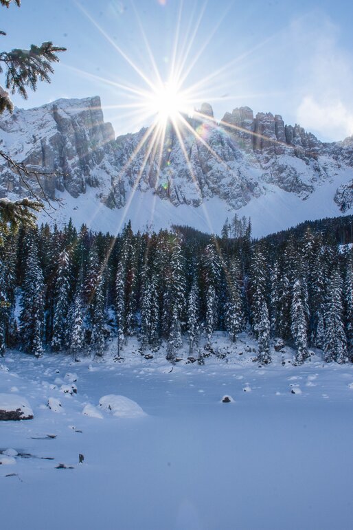 Karer See Winter | © Alexandra Näckler Zugefrorener Karer See Sonneneinstrahlung Winter | © Alexandra Näckler